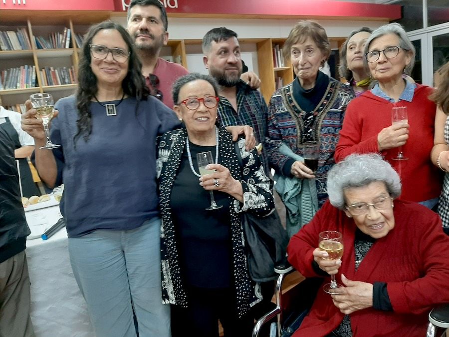 maruja escritora con familia