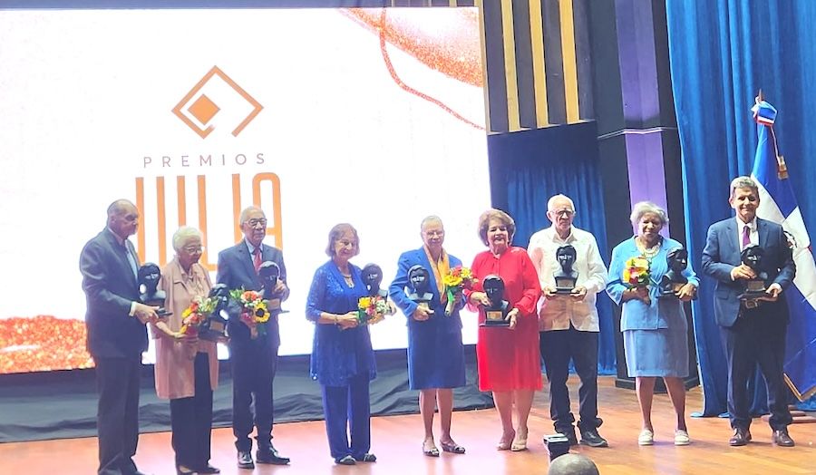 premios julia argentina hernandez