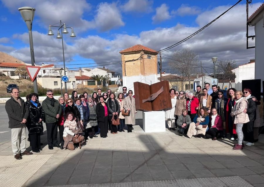 guadix monumento gente