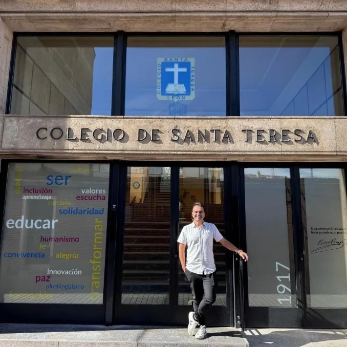 Manu Velasco Colegio Santa Teresa